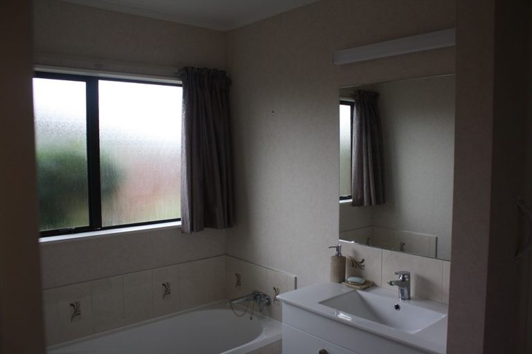 Photo of property in 4 Cranbrook Grove, Waikanae, 5036