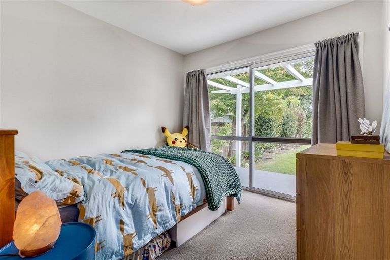 Photo of property in 33 Manor Place, Bryndwr, Christchurch, 8053