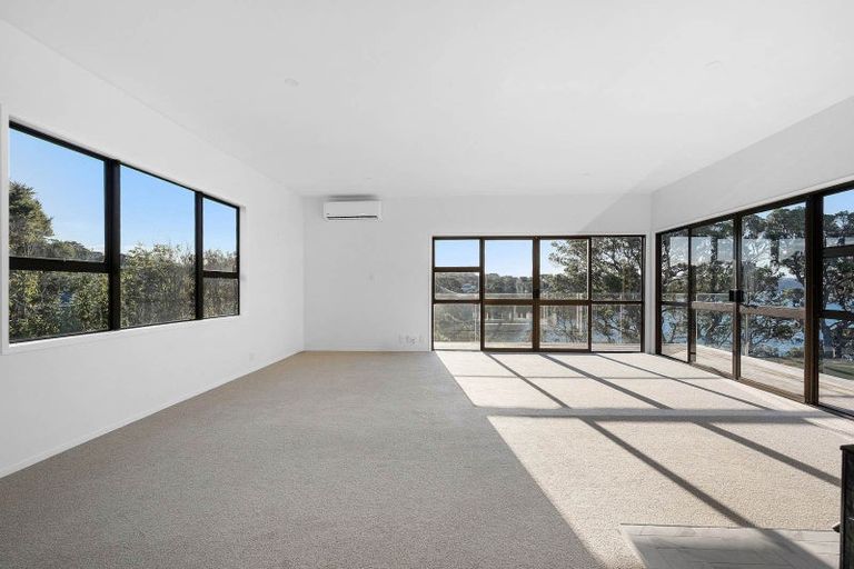 Photo of property in 49 Duncansby Road, Stanmore Bay, Whangaparaoa, 0932