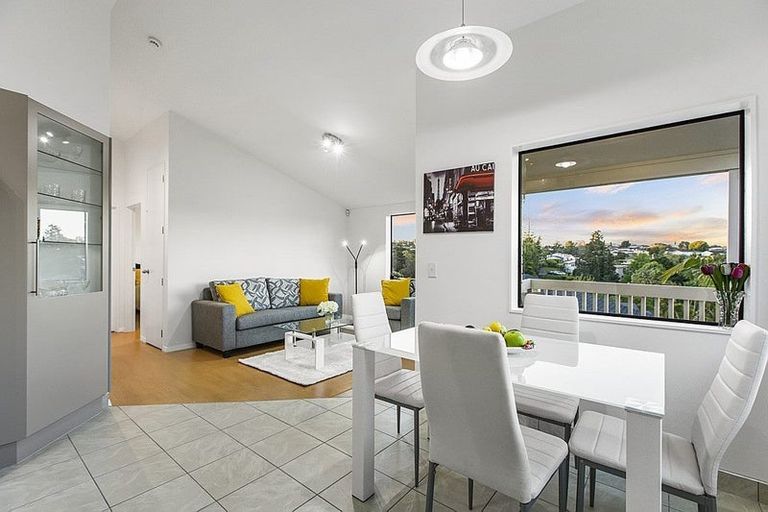 Photo of property in 31 Lastel Place, Shelly Park, Auckland, 2014