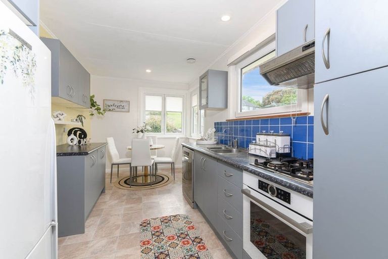 Photo of property in 32 Roseman Avenue, Mount Roskill, Auckland, 1041