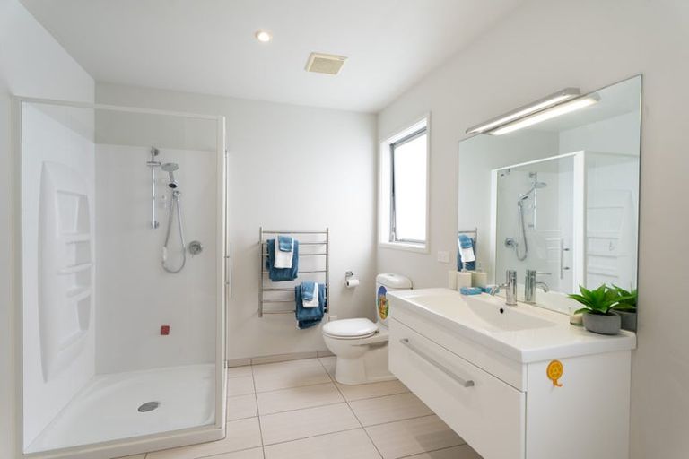 Photo of property in 8 Halewood Grove, Churton Park, Wellington, 6037