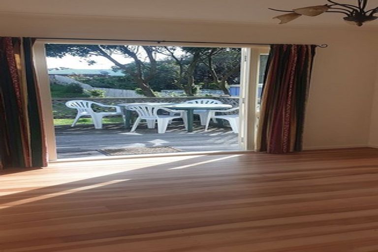 Photo of property in 17 Dixie Street, Te Horo Beach, Otaki, 5581