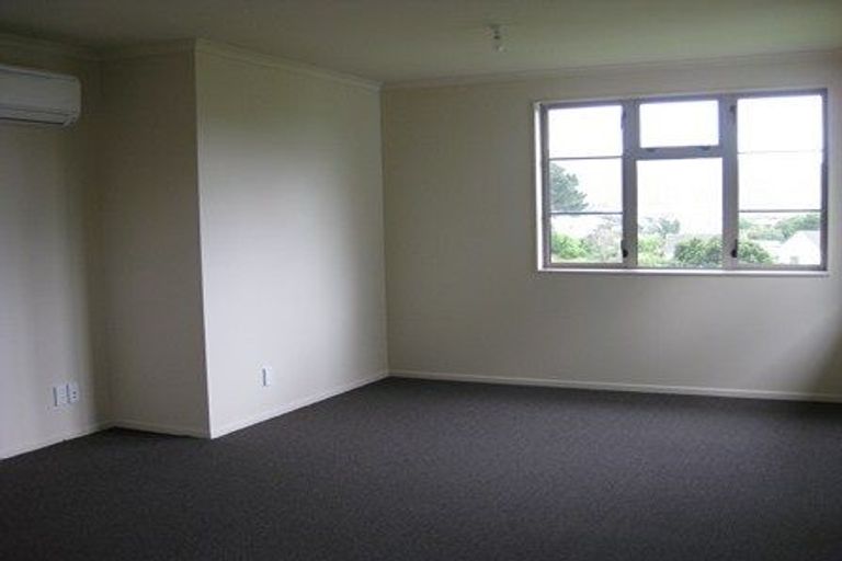 Photo of property in 34 Hereford Street, Cannons Creek, Porirua, 5024