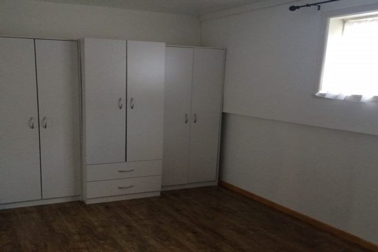 Photo of property in 2 Easton Park Parade, Glenfield, Auckland, 0629