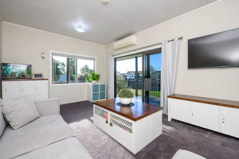 Photo of property in 6 Willowstream Grove, Cloverlea, Palmerston North, 4412