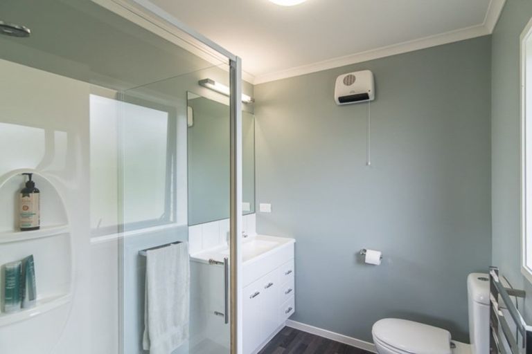 Photo of property in 6 Matuhi Street, Waikanae, 5036