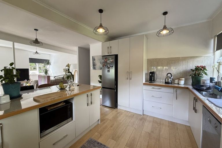 Photo of property in 7 Maori Hut Road, Red Beach, 0932