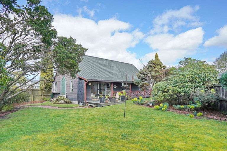 Photo of property in 6 Betula Place, Parklands, Christchurch, 8083