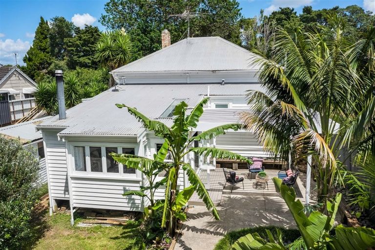 Photo of property in 151 Glenfield Road, Hillcrest, Auckland, 0626