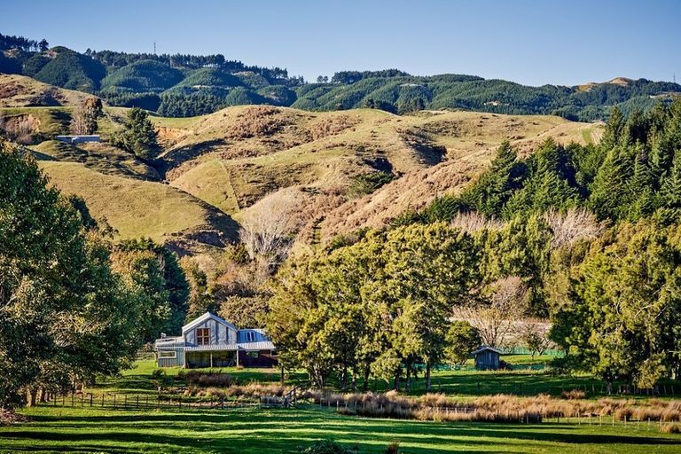 Photo of property in 405 Paekakariki Hill Road, Paekakariki Hill, Porirua, 5381