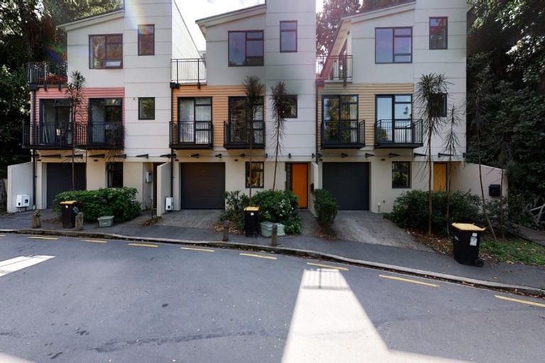 Photo of property in 15 San Sebastian Road, Kelburn, Wellington, 6012