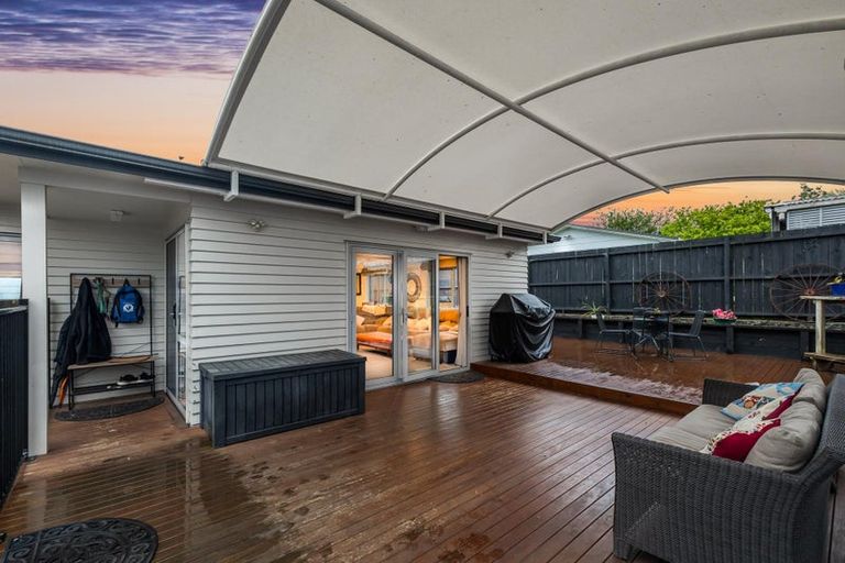 Photo of property in 51a Oreil Avenue, West Harbour, Auckland, 0618