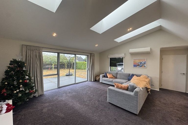 Photo of property in 11 Pinaster Place, Parklands, Christchurch, 8083