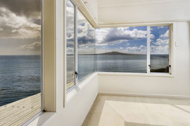 Photo of property in 39 Ocean View Road, Milford, Auckland, 0620