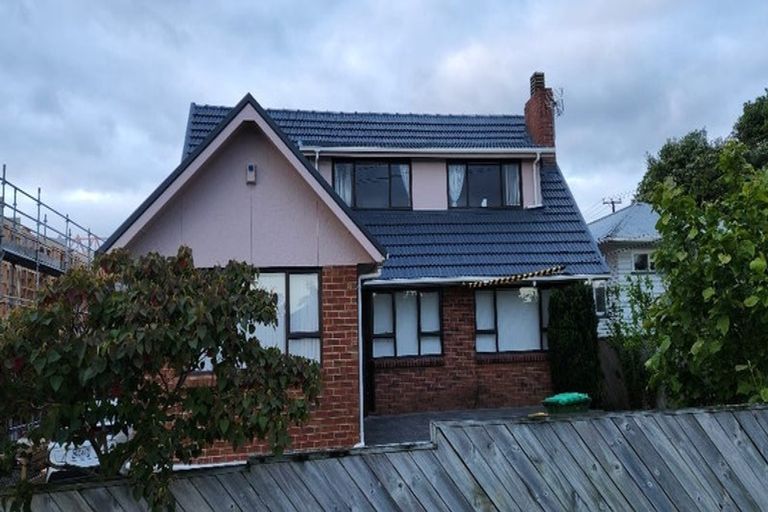 Photo of property in 48 Taikata Road, Te Atatu Peninsula, Auckland, 0610