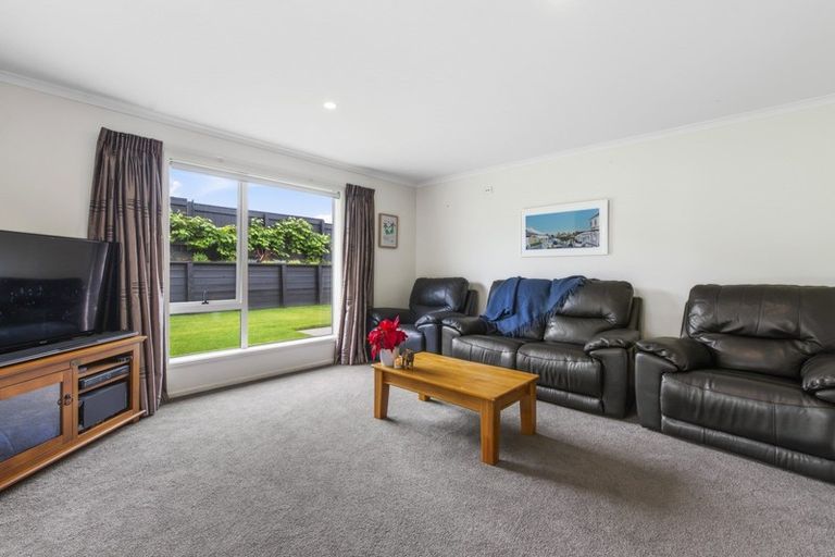 Photo of property in 5 Hamon Place, Pukehangi, Rotorua, 3015