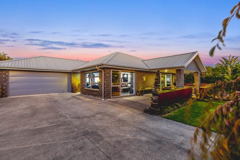 Photo of property in 10 Cooke Farm Grove, Waiwhakaiho, New Plymouth, 4312