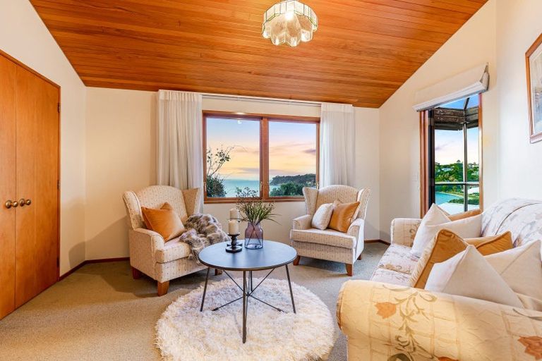 Photo of property in 28 The Crescent, Tindalls Beach, Whangaparaoa, 0930