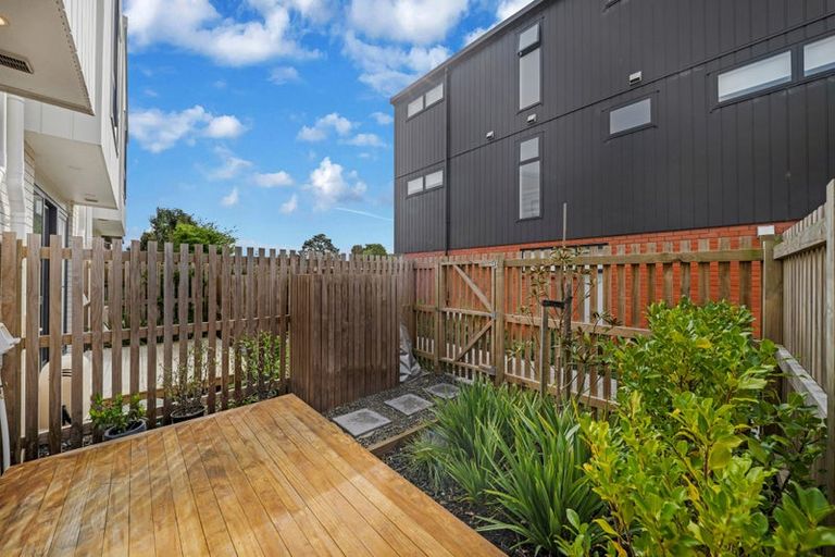 Photo of property in 4/29 Normandy Place, Henderson, Auckland, 0610