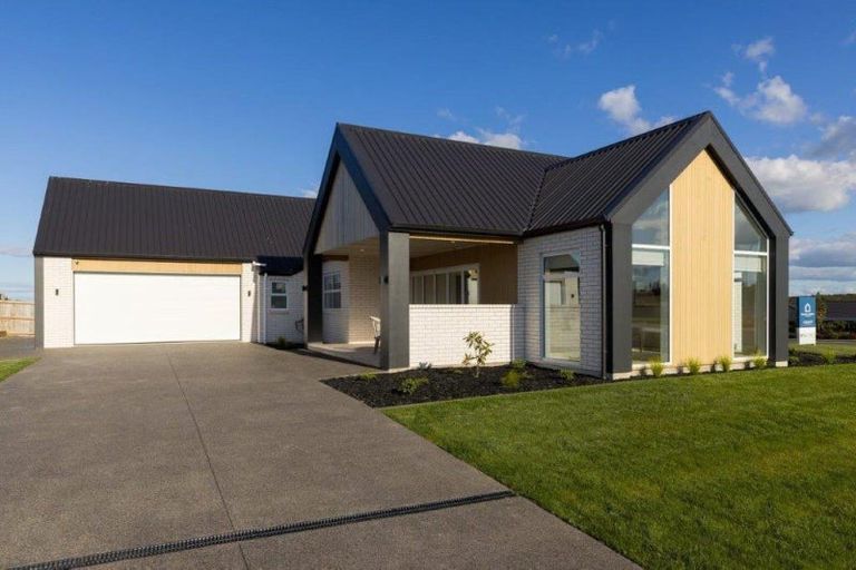 Photo of property in 2 Iwi Road, Baverstock, Hamilton, 3200