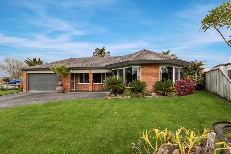 Photo of property in 11 Kensington Drive, Taradale, Napier, 4112