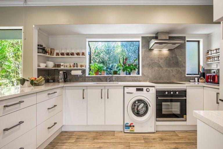 Photo of property in 2/43 Sabulite Road, Kelston, Auckland, 0602