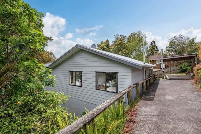 Photo of property in 2/16 Mistletoe Place, Browns Bay, Auckland, 0630