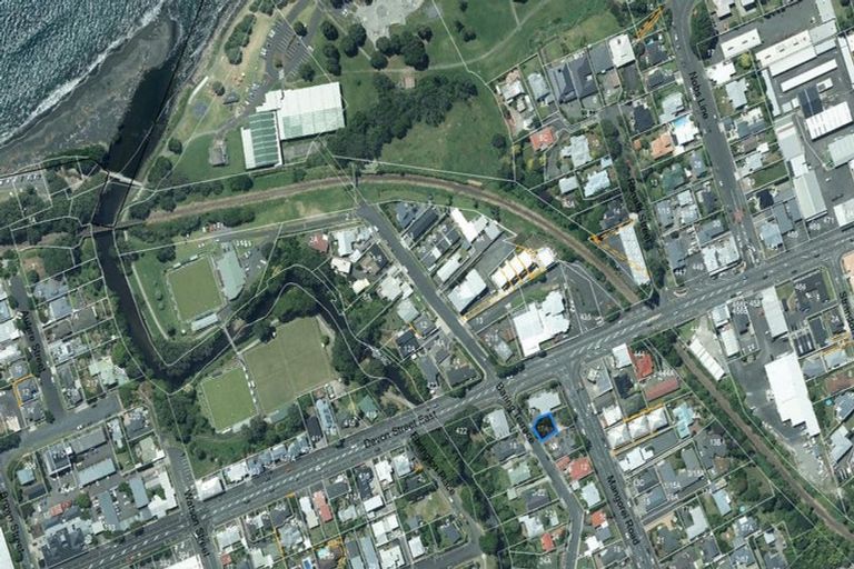 Photo of property in 17a Baring Terrace, Strandon, New Plymouth, 4312