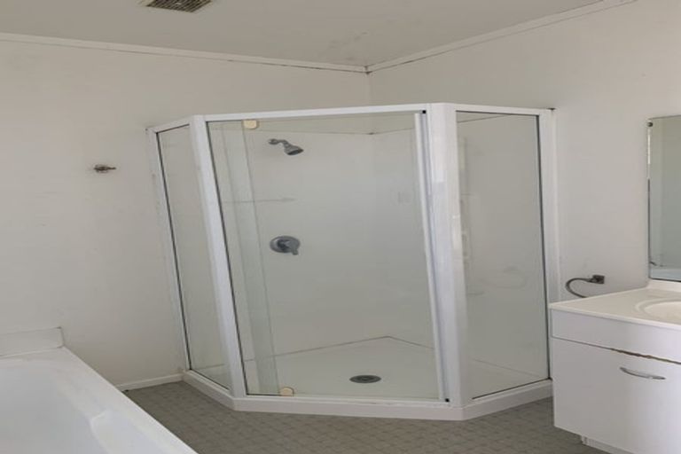 Photo of property in 6 Dudding Avenue, Northcote, Auckland, 0627