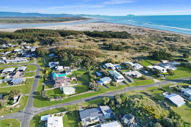 Photo of property in 4 Trafalgar Street, Foxton Beach, Foxton, 4815