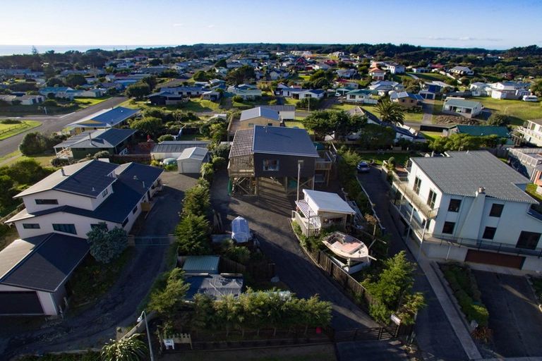 Photo of property in 6 Arataki Grove, Waitarere Beach, Levin, 5510