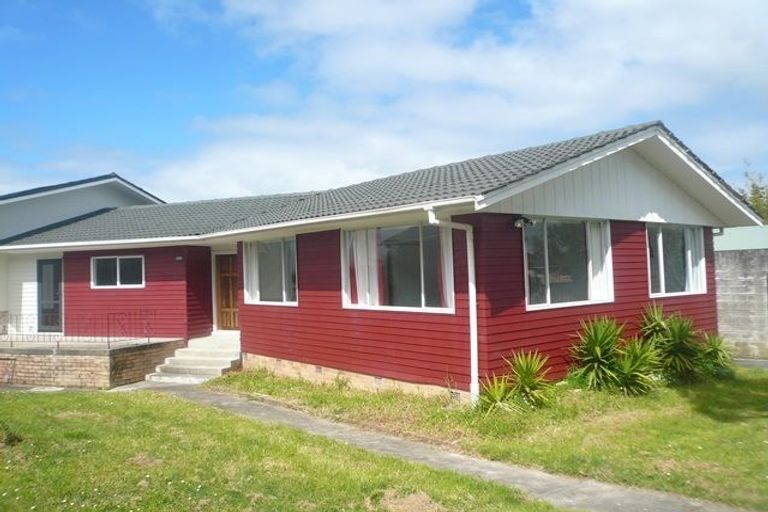 Photo of property in 3 Patts Avenue, Glendene, Auckland, 0602