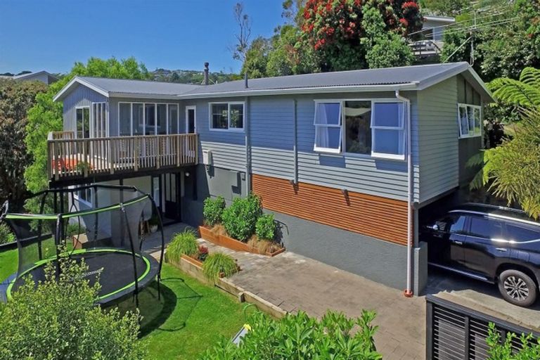 Photo of property in 1 Goddard Grove, Churton Park, Wellington, 6037