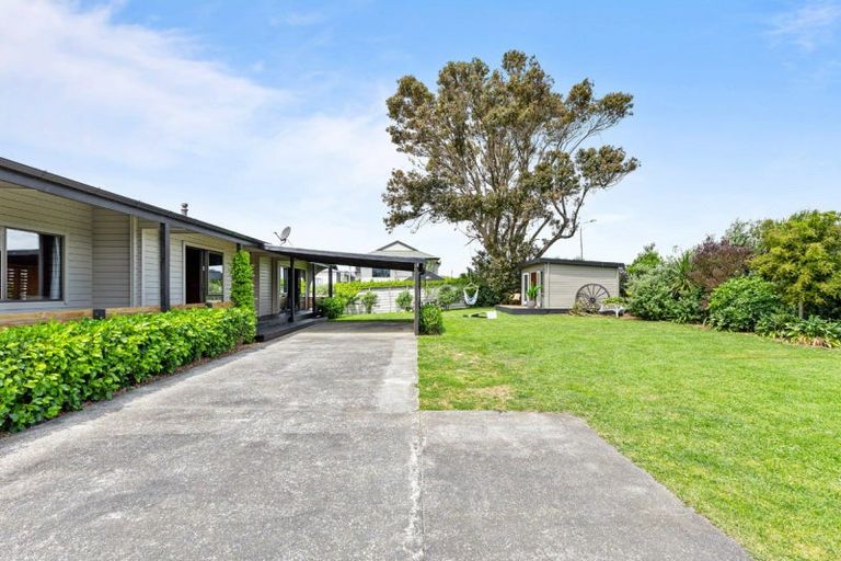 Photo of property in 27 Clarks Beach Road, Clarks Beach, 2122