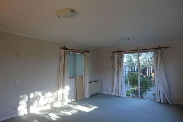 Photo of property in 94 Memorial Avenue, Ilam, Christchurch, 8053