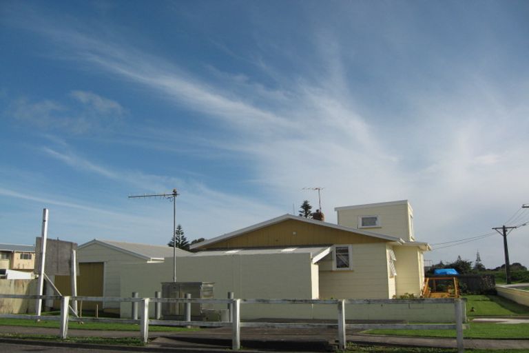 Photo of property in 97 Queen Street, Waitara, 4320