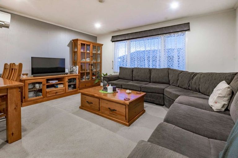 Photo of property in 1/5 Hill Crescent, Papakura, 2110