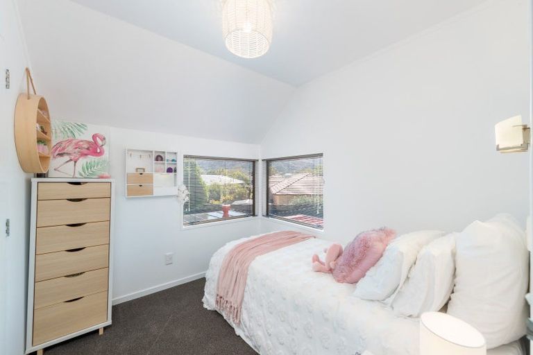 Photo of property in 11 Johnswood Grove, Clouston Park, Upper Hutt, 5018
