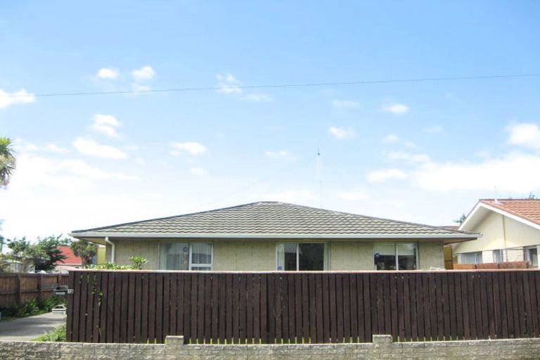Photo of property in 2/19 Cheviot Street, Spreydon, Christchurch, 8024