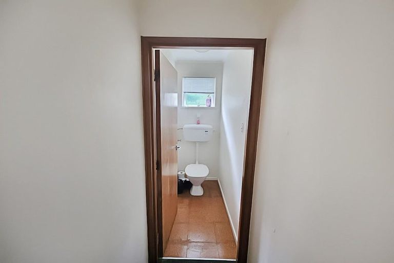 Photo of property in 1/5 Kerria Place, Sunnynook, Auckland, 0620