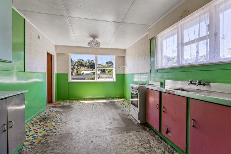 Photo of property in 28 Whakawhiti Street, Marfell, New Plymouth, 4310