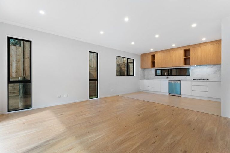 Photo of property in 70b Awaruku Road, Torbay, Auckland, 0630
