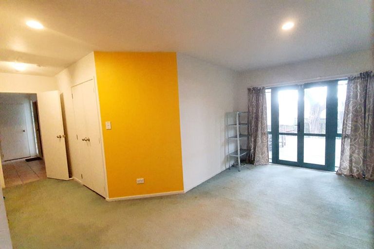 Photo of property in 1/38 Gulf View Road, Murrays Bay, Auckland, 0630