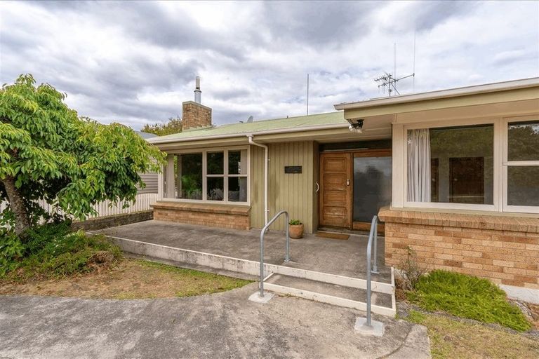 Photo of property in 6 Windsor Road, Maeroa, Hamilton, 3200
