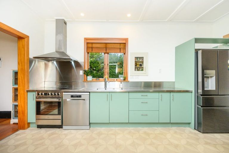 Photo of property in 30 Rangitane Street, Palmerston North, 4414