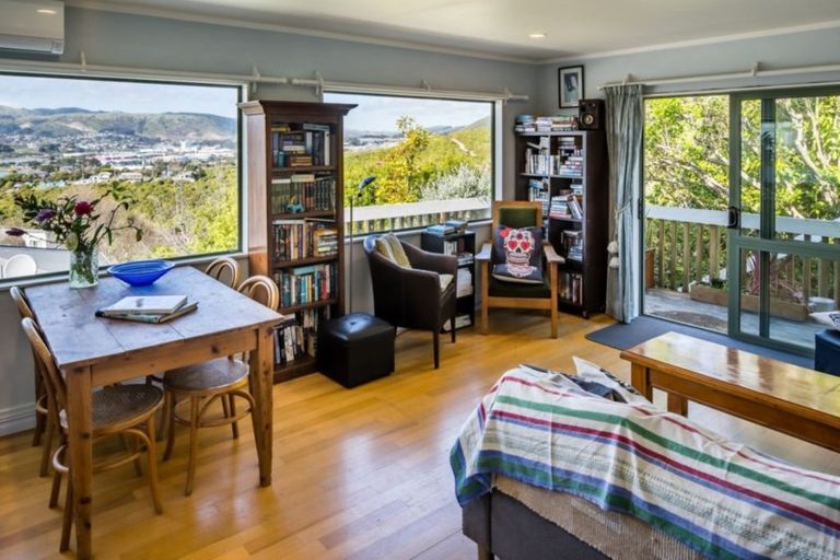 Photo of property in 16b Mawhare Street, Titahi Bay, Porirua, 5022