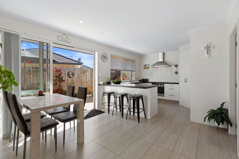 Photo of property in 24 Leet Crescent, Papamoa Beach, Papamoa, 3118