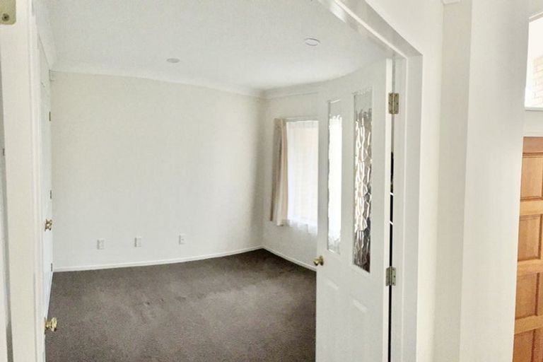 Photo of property in 9 Orohena Close, Northpark, Auckland, 2013