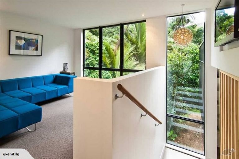 Photo of property in 2 Corrondella Grove, Belmont, Lower Hutt, 5010